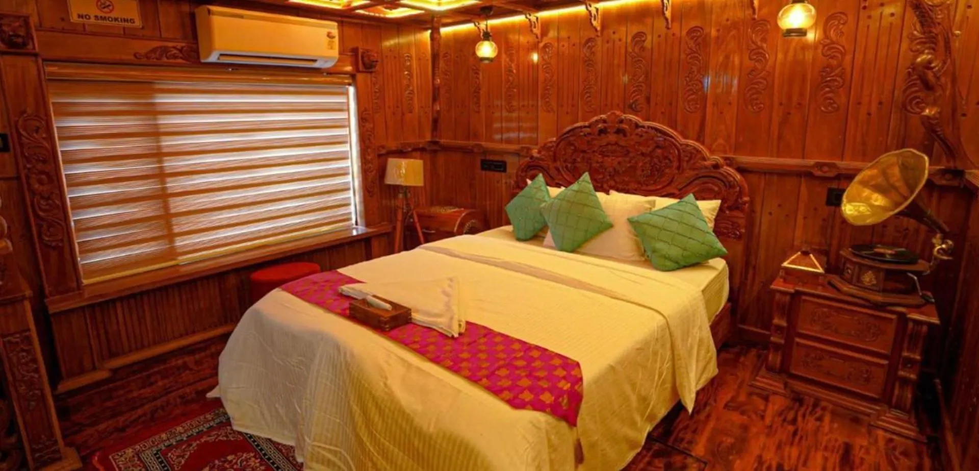 Victoria Houseboats Otel Alappuzha