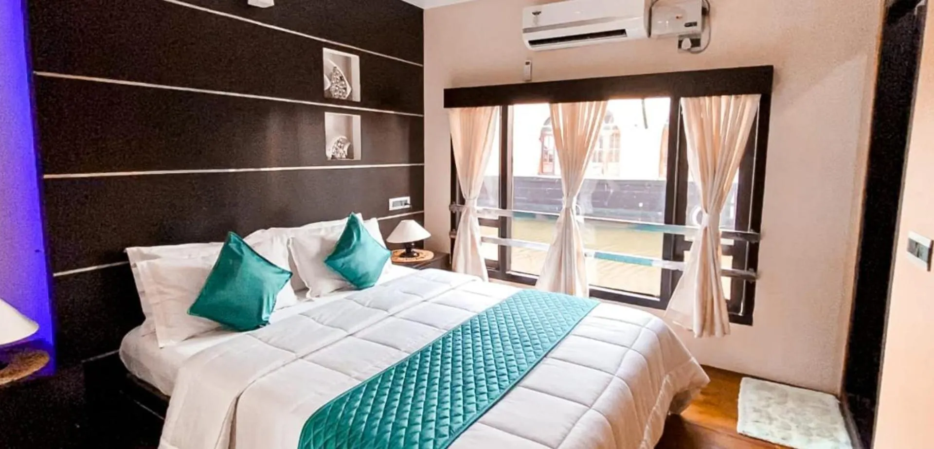 Victoria Houseboats Otel Alappuzha
